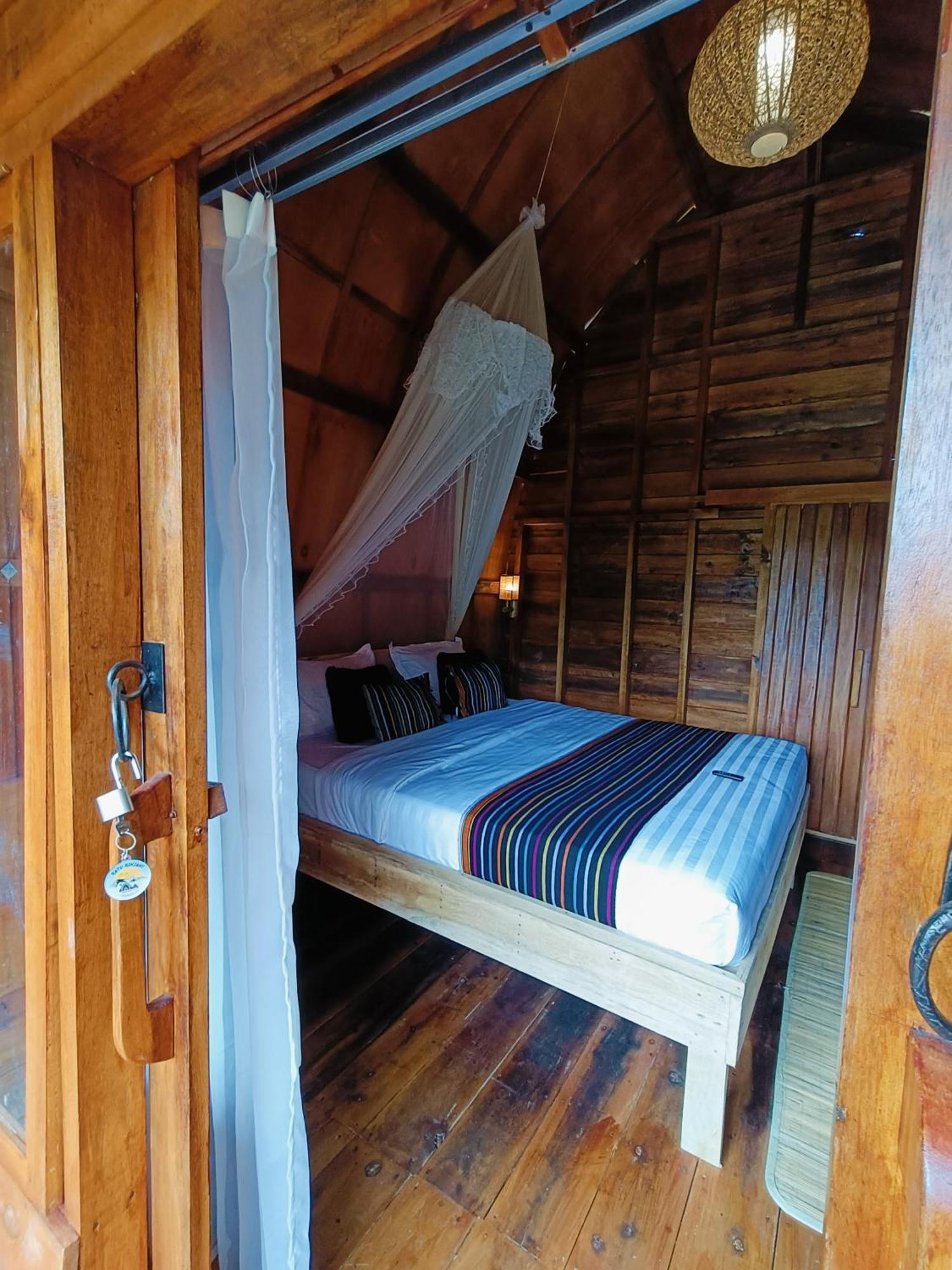 Raturinjani Homestay Selong Exterior foto